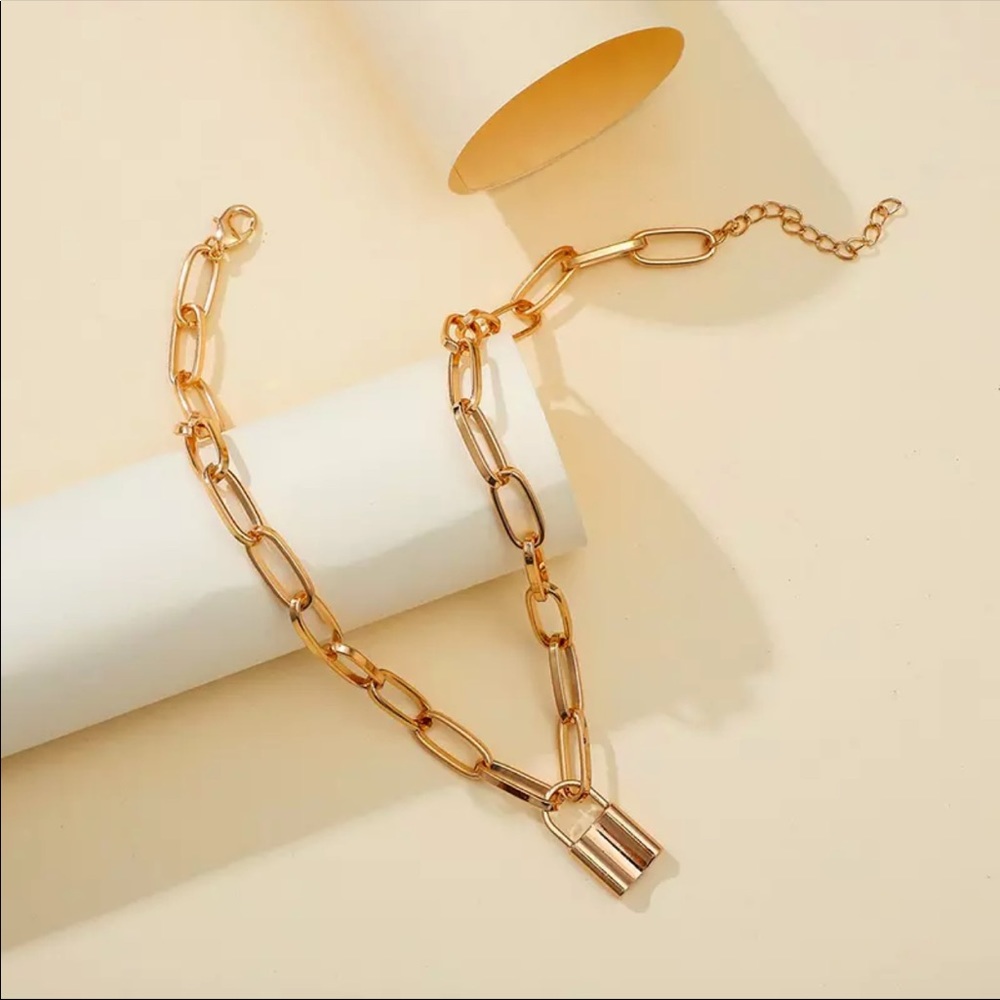 New Chocker Big Lock Pendant Gold Tone - Picture 3 of 4